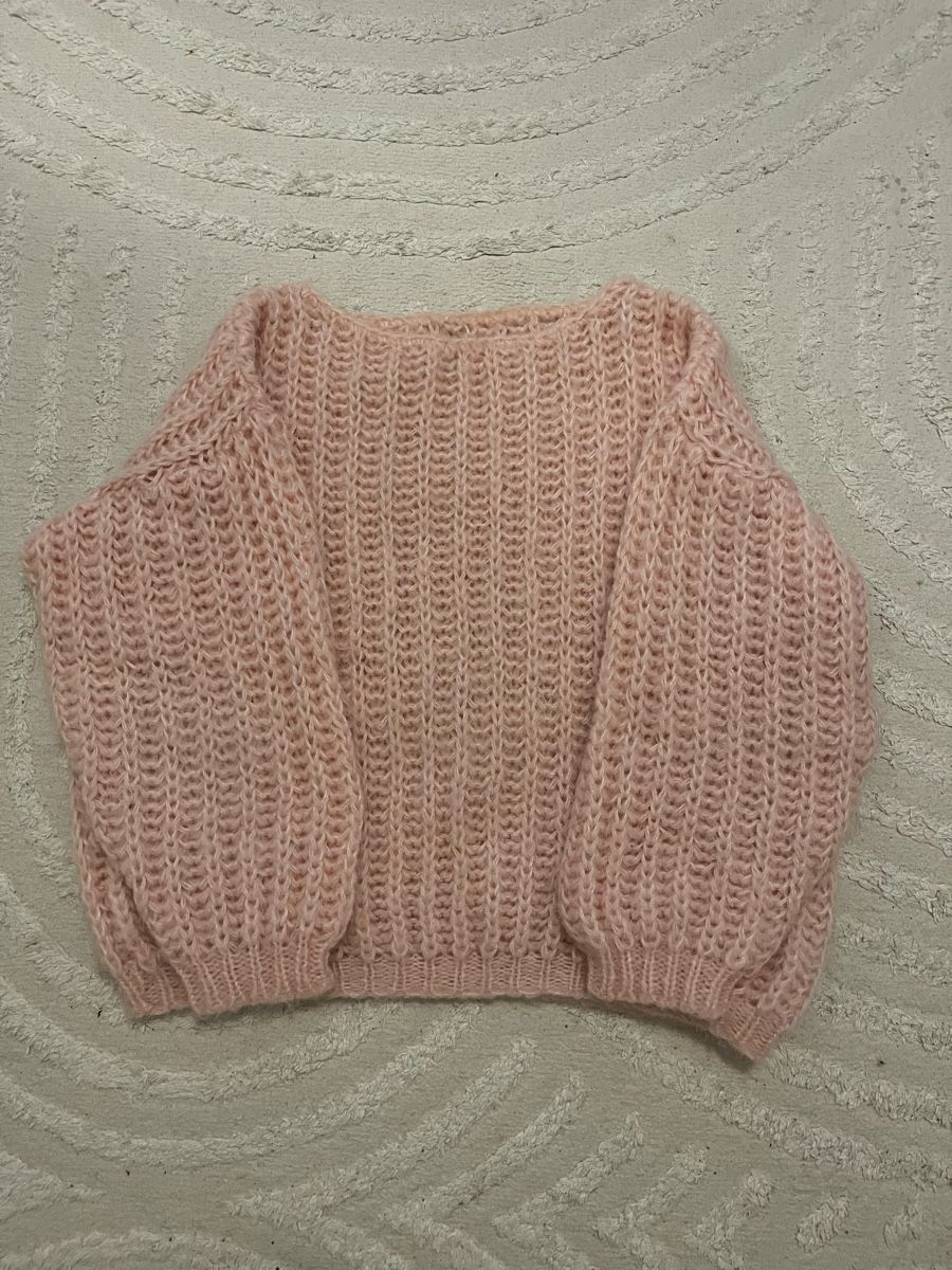 Pulls & Sweat-shirts: Pull rose bonbon tricoté oversize – Neuf (Voir description) à Genève par rih_zm7f