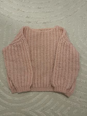 Pull rose bonbon tricoté oversize