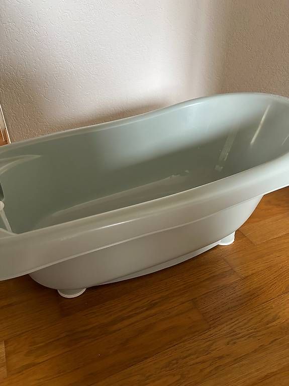 Vasche da bagno: Baignoire bébé avec pied et thermomètre intégré – Usato da La Tour-de-Peilz venduto da johnowen9 2
