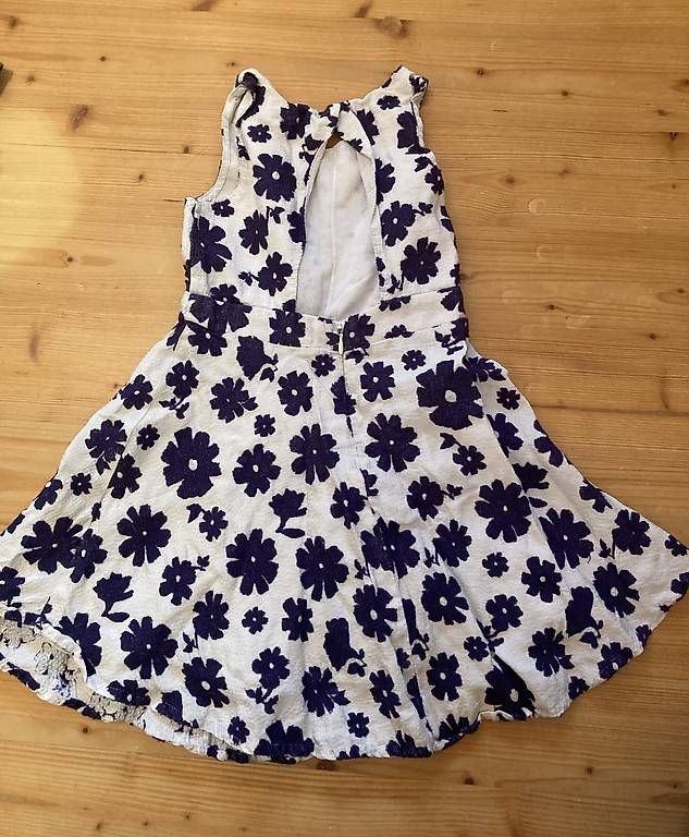 Vestiti & Gonne: Kleid Gr.116 – Usato da Brunnadern venduto da Bumlebee 3