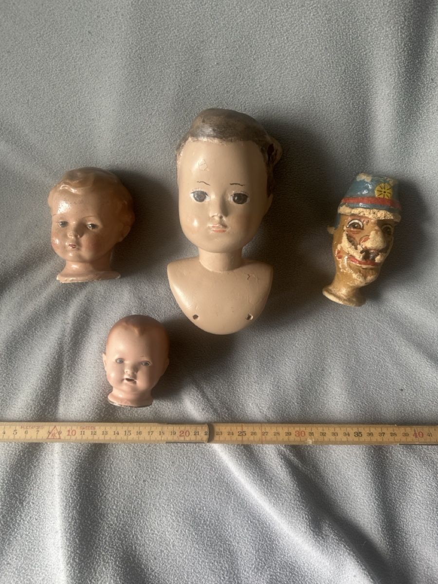 Bambole: 4 alte Puppenköpfe antik – Usato da Bonstetten venduto da Ebano-