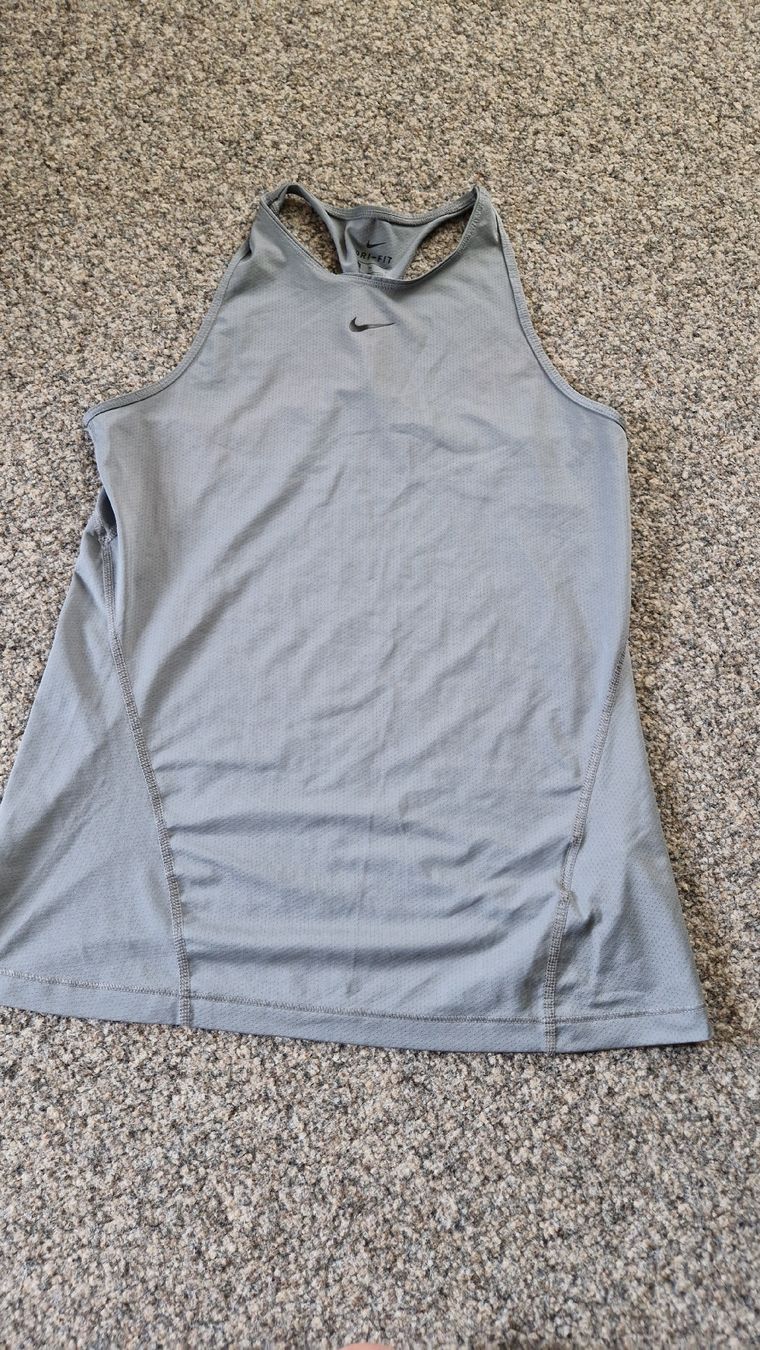 Nike T-shirt: Tanktop von Nike – Usato da Hochfelden venduto da Hueppi
