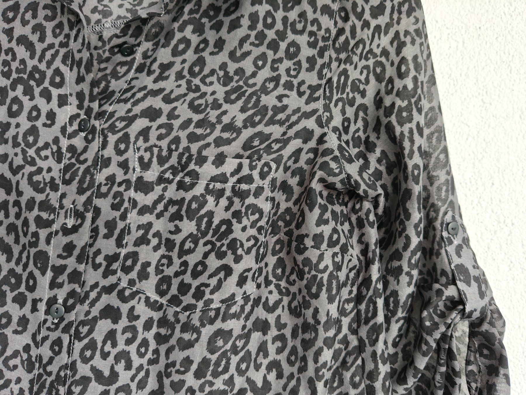 Camicette: Leopard Bluse grau schwarz Gr. XS – Usato da Uetendorf venduto da oinkioink88 2