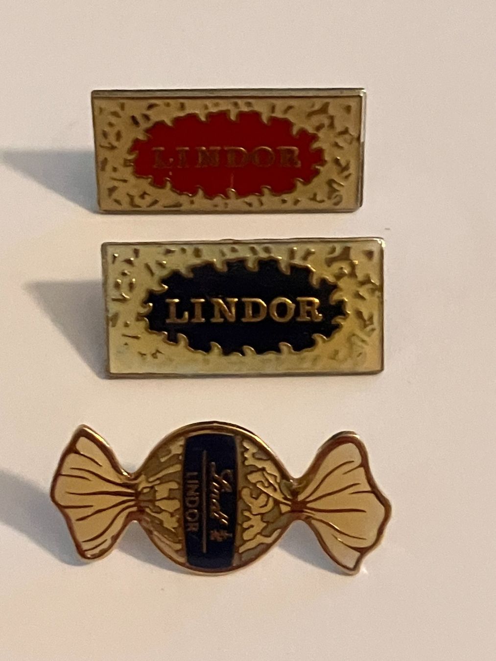Plaquettes & Badges: 3 Pin Lindor Schokolade – D'occasion à Basel par djwwpp