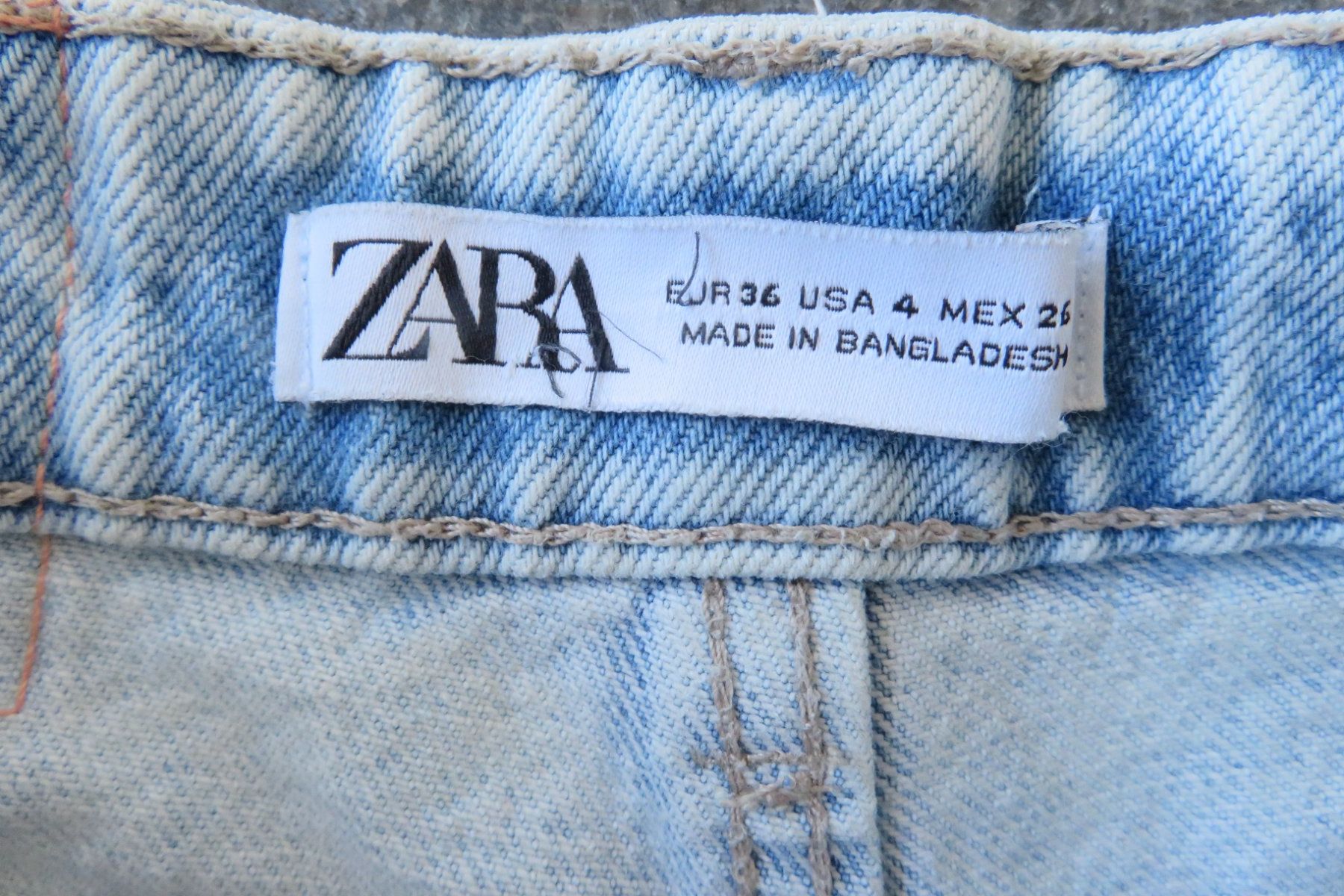Zara Hosen: ZARA Jeansshorts  Grösse 36 – Gebraucht aus Wil ZH von Tamagy 2