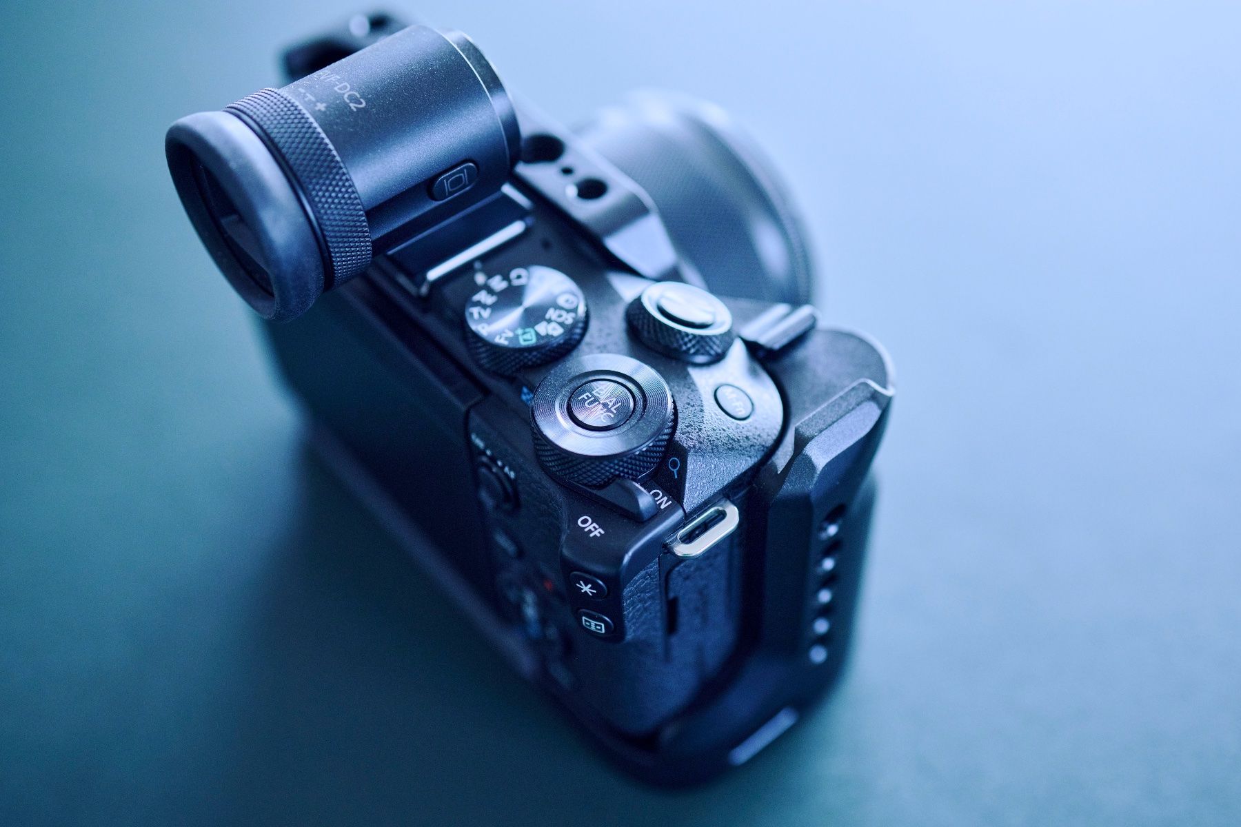 Canon Fotocamera: Canon M6 Mark II inkl. EVF – Usato da Meilen venduto da danielson0_3 1