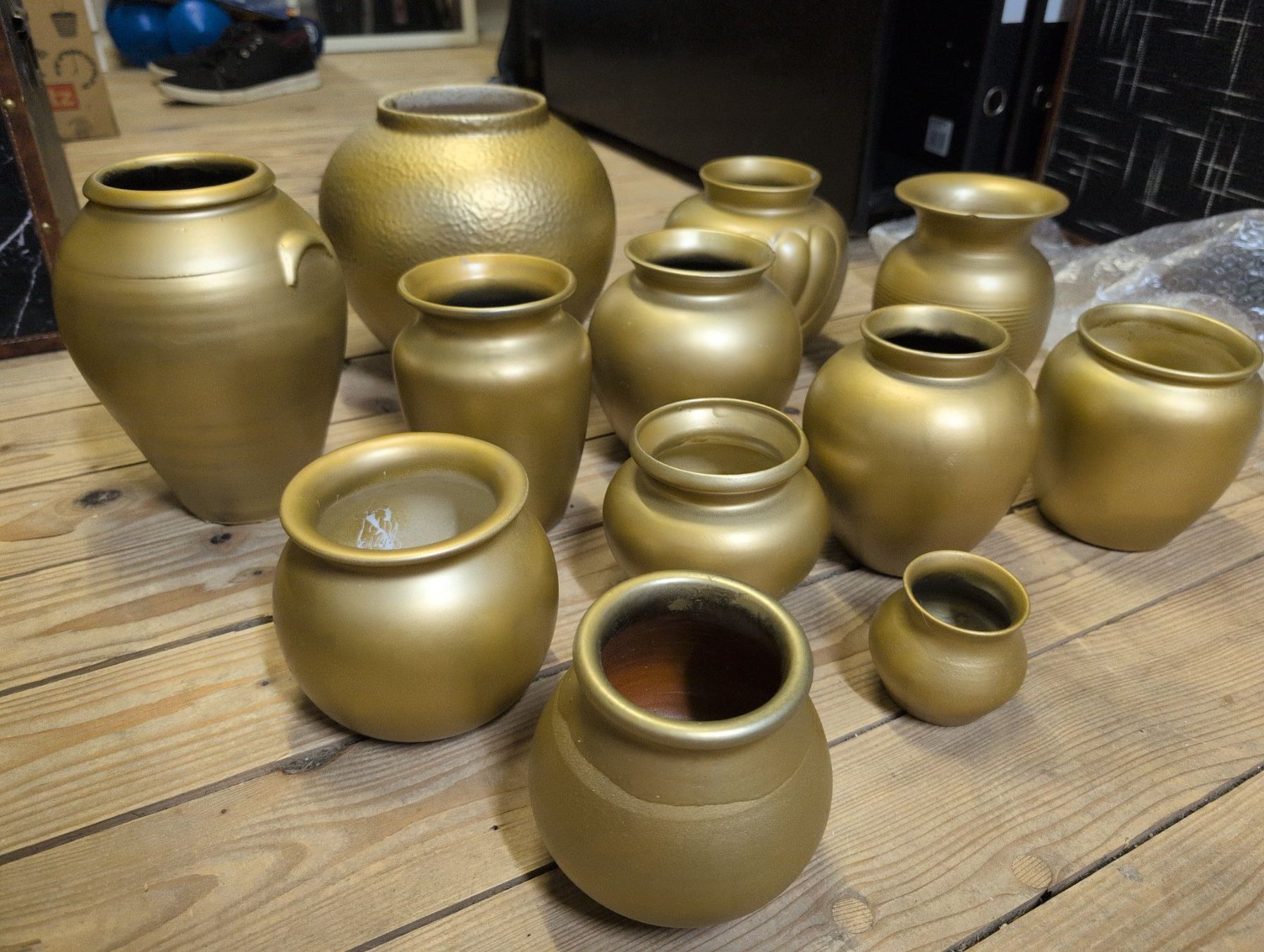 Vasi & Recipienti: Zwei Boxen diverser goldener Vasen – Usato da Huttwil venduto da Schnuegu13 4