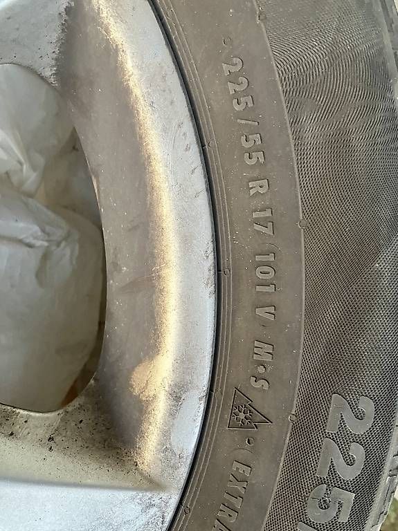 Continental Pneumatici & Ruote complete: Winterräder komplett 225 / 55 R17 – Usato da Kreuzlingen venduto da aquarius25 4