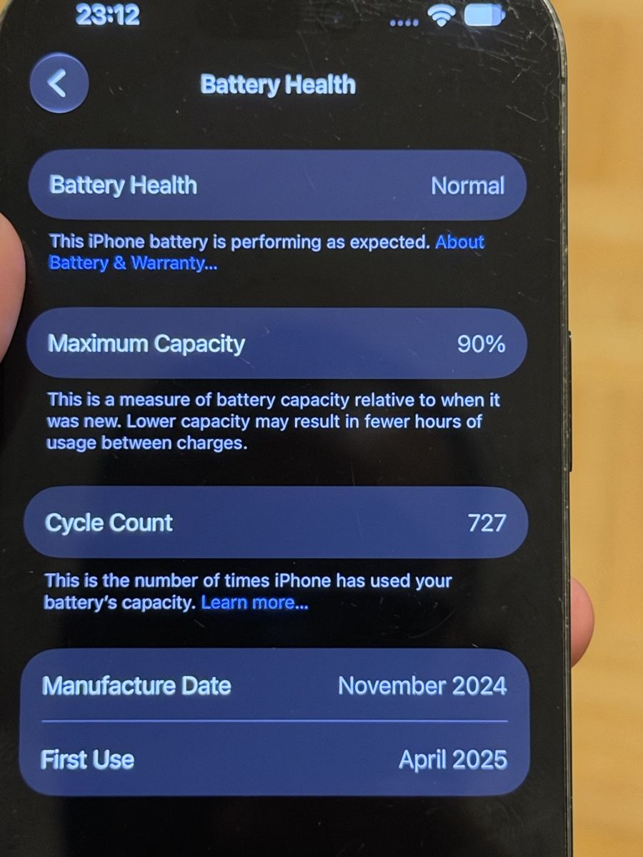 Apple Telefoni cellulari / Smartphones: iPhone 16 Pro 256GB mit 90% Akku – Usato da Dällikon venduto da YOTECH 2