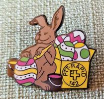 L197 - Pin Die Post PTT Rapid 142 Osterhase mit Eier