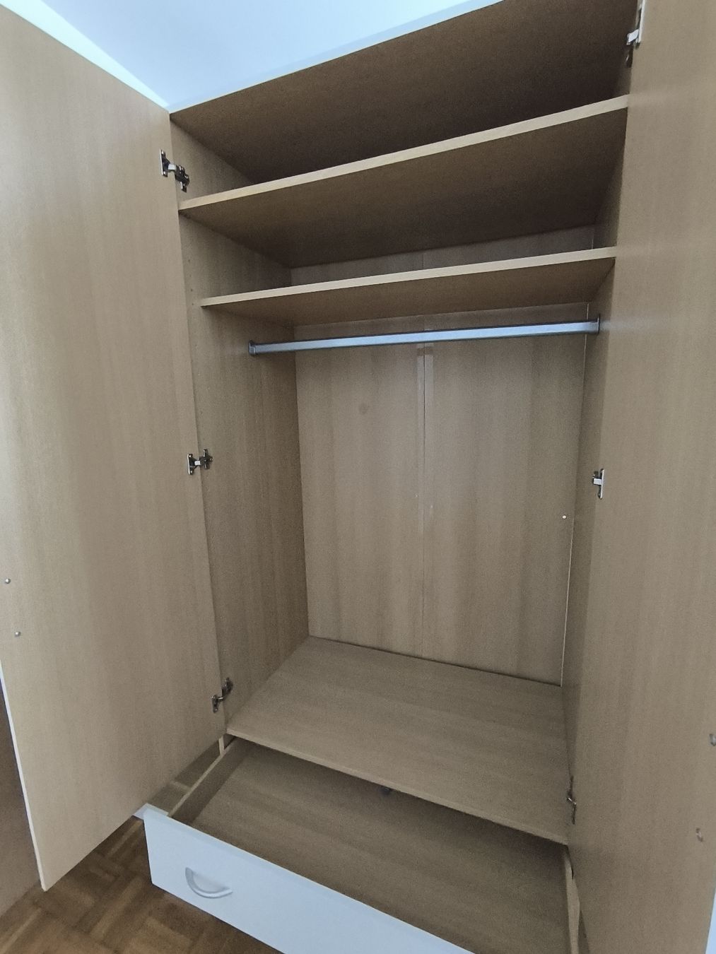 Armoires: Kleiderschrank – D'occasion à Luzern par sch_52p7 5