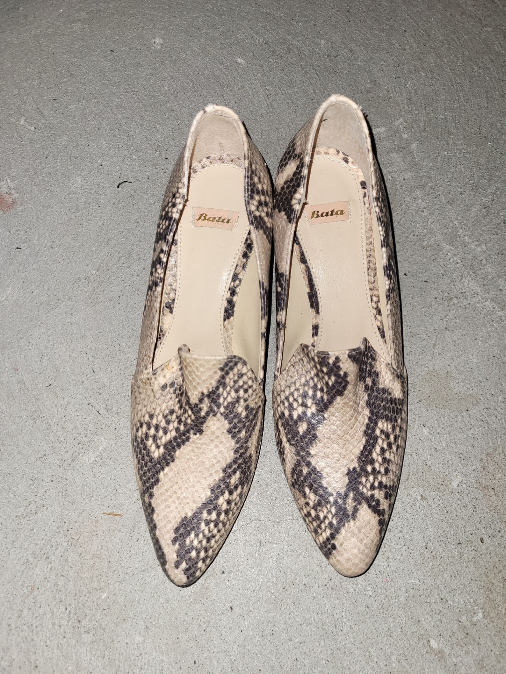 Scarpe da donna: Chaussures Bata imitation serpent, talon doré, taille 37 – Usato da Villars-sur-Glâne venduto da m66_dch5 1