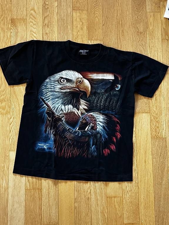 T-Shirts: Bedruckes Tshirt – Gebraucht aus Dornach von jon_687v