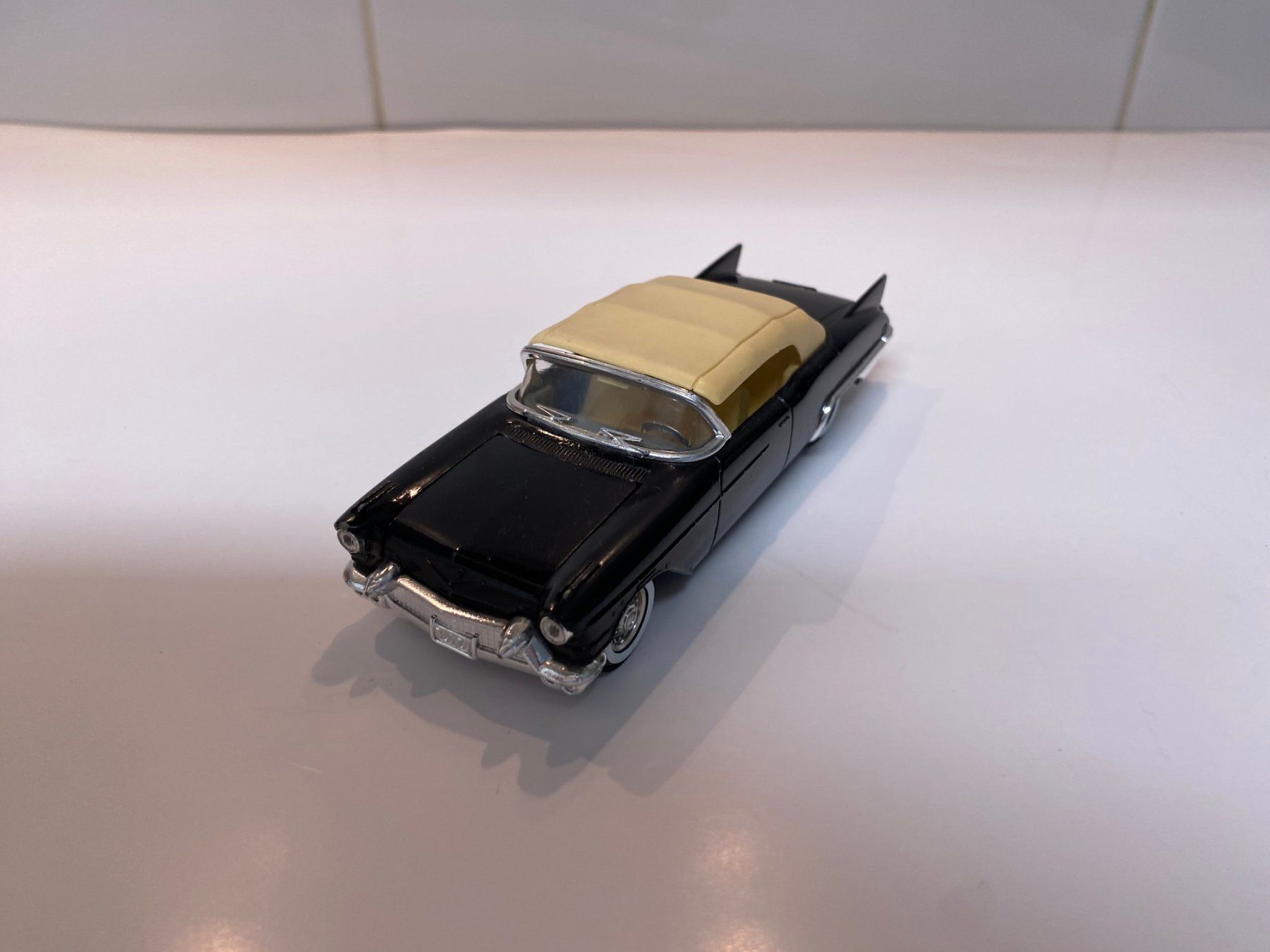 Cadillac Modellini d'auto: Cadillac Eldorado Biarritz 1957 1-43 Solido 96 – Usato da Stäfa venduto da executive-cars 1