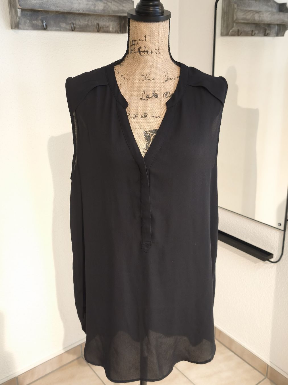 H&M Chemisiers: Bluse H&M schwarz Grösse 44 neuwertig – Neuf (Voir description) à Emmetten par SecondhandSiska