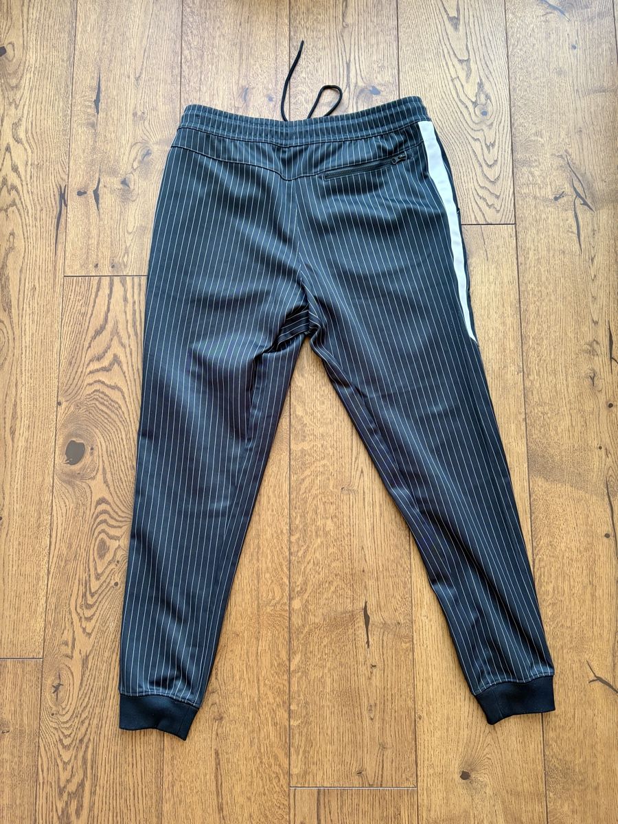 Nike Pantalons: Nike Trainerhose / Jogginghose gestreift Grösse M  – Neuf (Voir description) à Horw par FashionIsLove 3