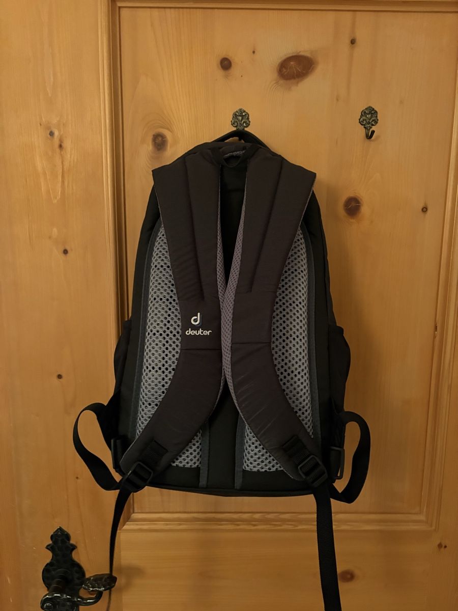 Deuter Zaini: Deuter StepOut 16 Black Backpack – Usato da Pfäffikon SZ venduto da iva_9fnw 2