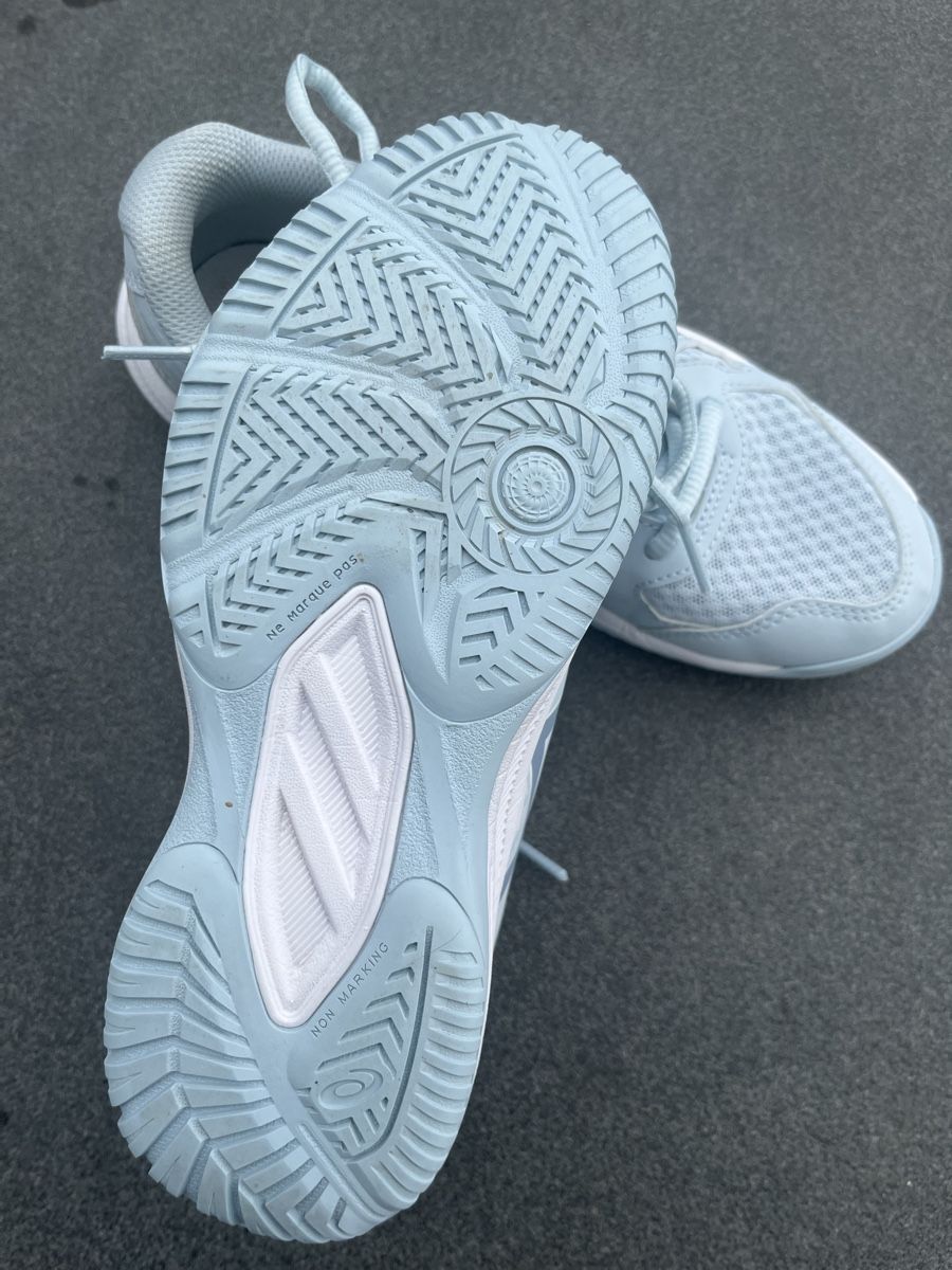 Asics Schuhe für Jungen: Asics Hallenschuhe Gr. 35.5, hellblau - Top Zustand! – Neu (gemäss Beschreibung) aus Herisau von TomLie 1