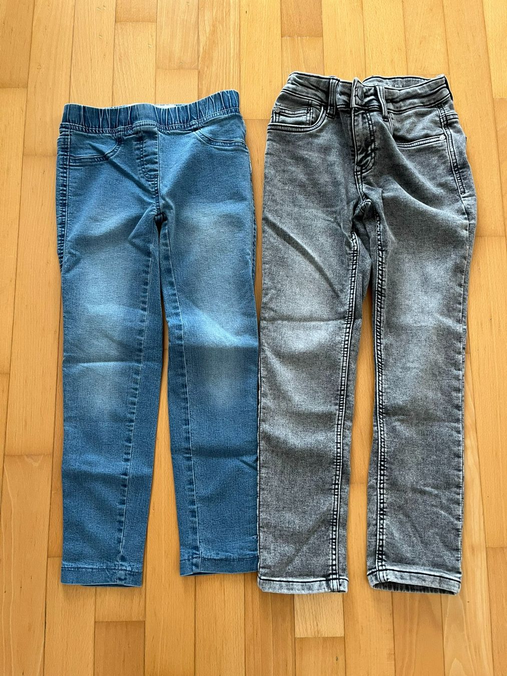 Ensembles coordonnés: Mädchen Kleiderpaket Grösse 134/140 – D'occasion à Muttenz par Juvenile33 2