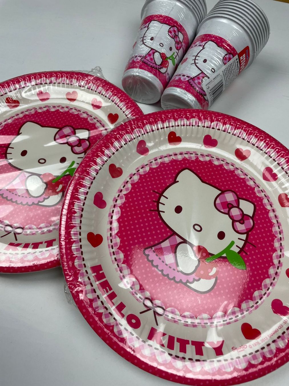 Hello Kitty Set di piatti: Hello Kitty Party-Set mit Becher und Teller – Nuovo e nell'imballaggio originale da Wängi venduto da LiqKojote 1