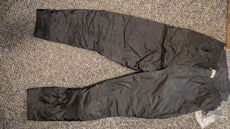 Schwarze Motorradregenhose von IXS. Grösse 3xl