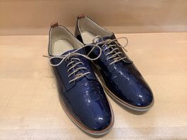 Dunkelblauer Lackschuh von AGL
