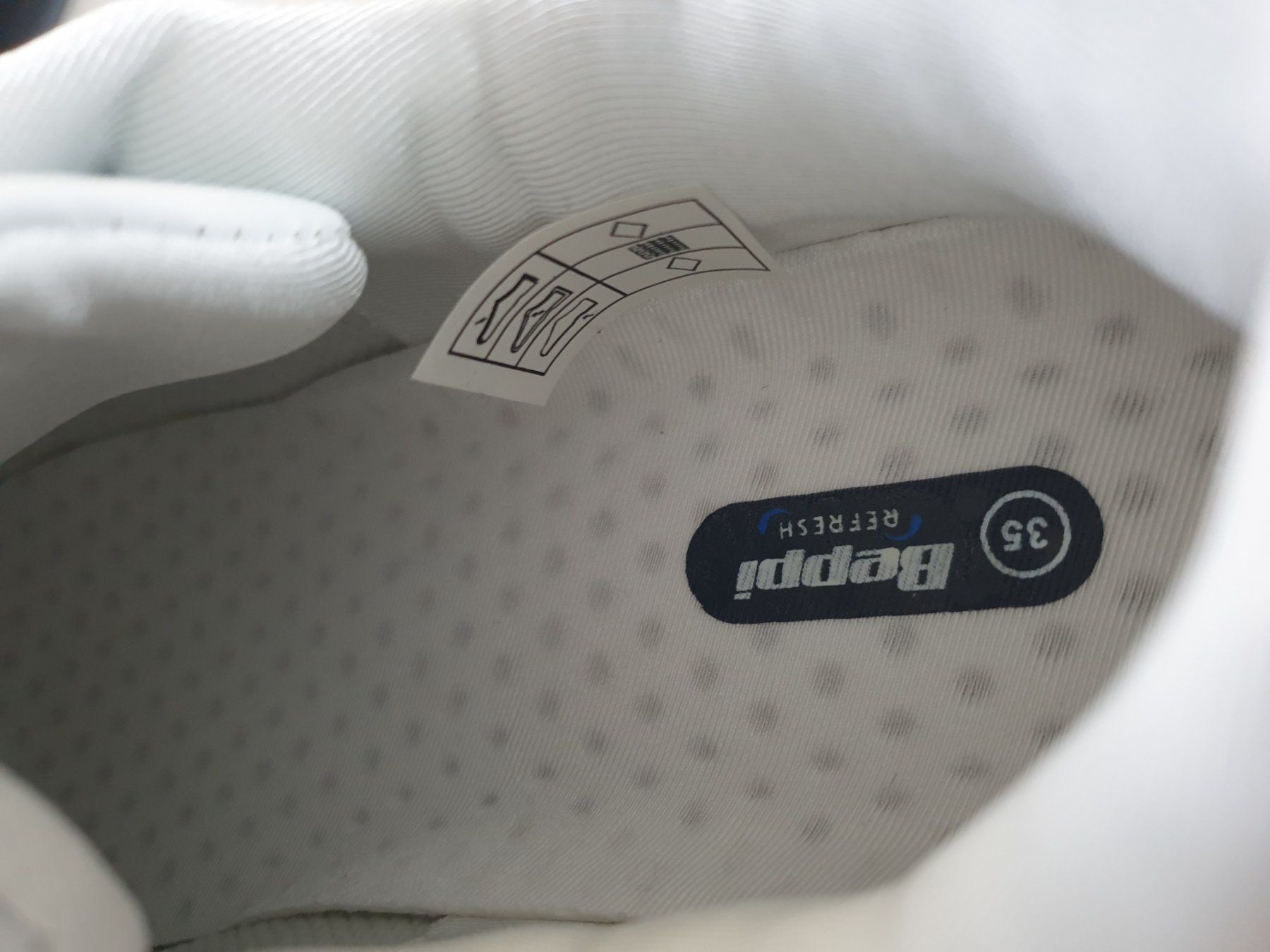 Scarpe per ragazze: Basket plate blanche T35 NEUVE – Usato da La Chaux-de-Fonds venduto da Cokecollection 3
