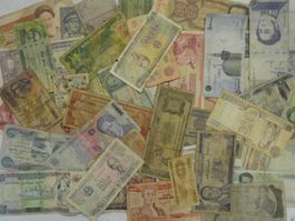 100 Banknoten International - stark gebraucht