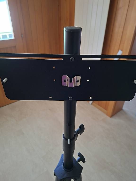 Freccette: Ständer für Dartboard (Elektro- oder Steeldart) – Nuovo (secondo la descrizione) da Marbach LU venduto da antanarivo 3