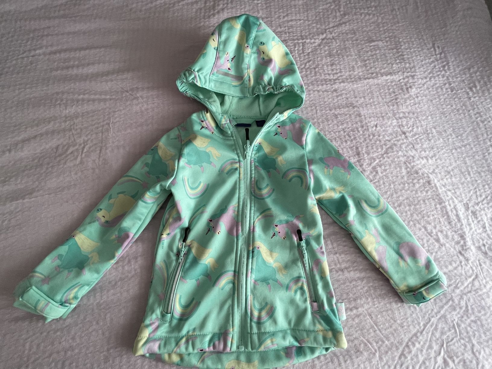 Giacche & Cappotti: Mädchen-Softshell-Jacke mit grünem Einhornmuster verwendet – Usato da Gettnau venduto da vit_xr9b