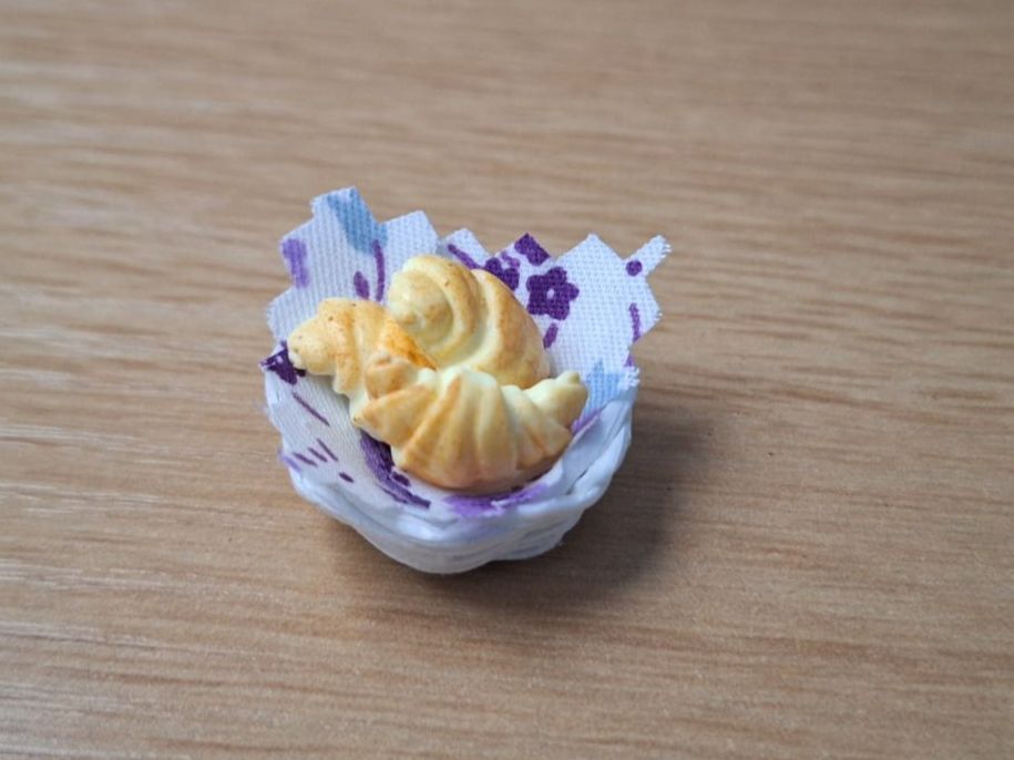 Case e mobili per bambole: Handmade Gipfeli Korb, Alles Handmade auch der Korb – Nuovo (secondo la descrizione) da Zürich venduto da HandmadeTinyFood 3