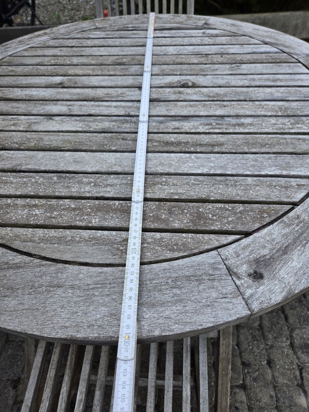 Tische: Teakholz Gartentisch mit 4 klappbaren Stühlen – Gebraucht aus Klingnau von Groofty69 7