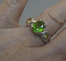 Ring 925 mit synthetischen Steinen