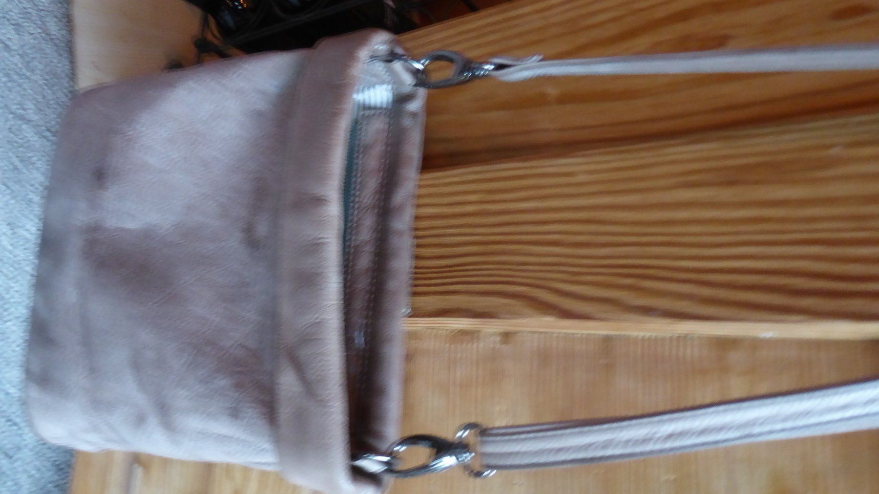 Taschen für Damen: Kleinere Leder Handtasche RADA NATURE – Gebraucht aus Sargans von Benziner 9