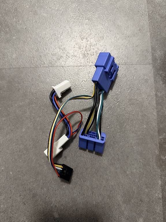 Alle Autoersatzteile: Tesla Enhance S3XY Kabel commander – Gebraucht aus Oberuzwil von andre93b