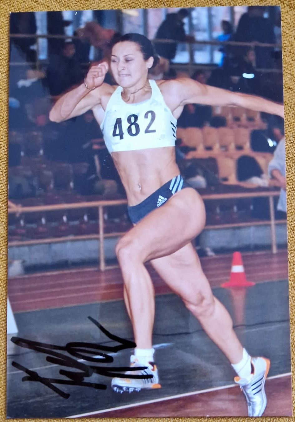 Autografi: Victoria Gurowa - Leichtathletik - – Usato da Menziken venduto da Autogramme