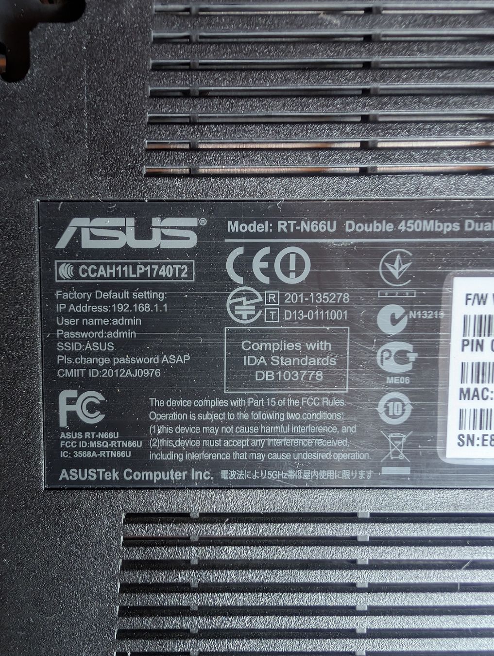 Asus Modem & Router: ASUS RT66U Wireless Router – Usato da Frümsen venduto da Katzen0 2