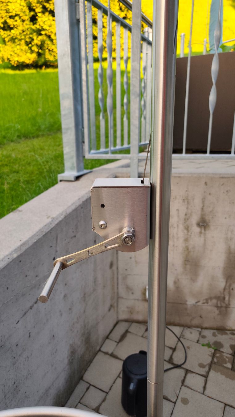 Griglie: Edelstahlgrill mit Höhenverstellbarem Gitterrost – Usato da Rheineck venduto da Birdsofpray 3
