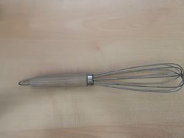 Schneebesen Holzgriff Metall guter Zustand 26cm
