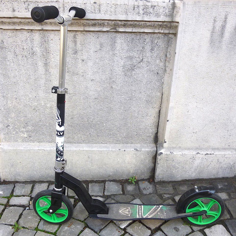 Kickboard: FIREFLY Trotinette Kickboard pliable hauteur ajustable – Usato da Montreux venduto da Art_et_antiquites