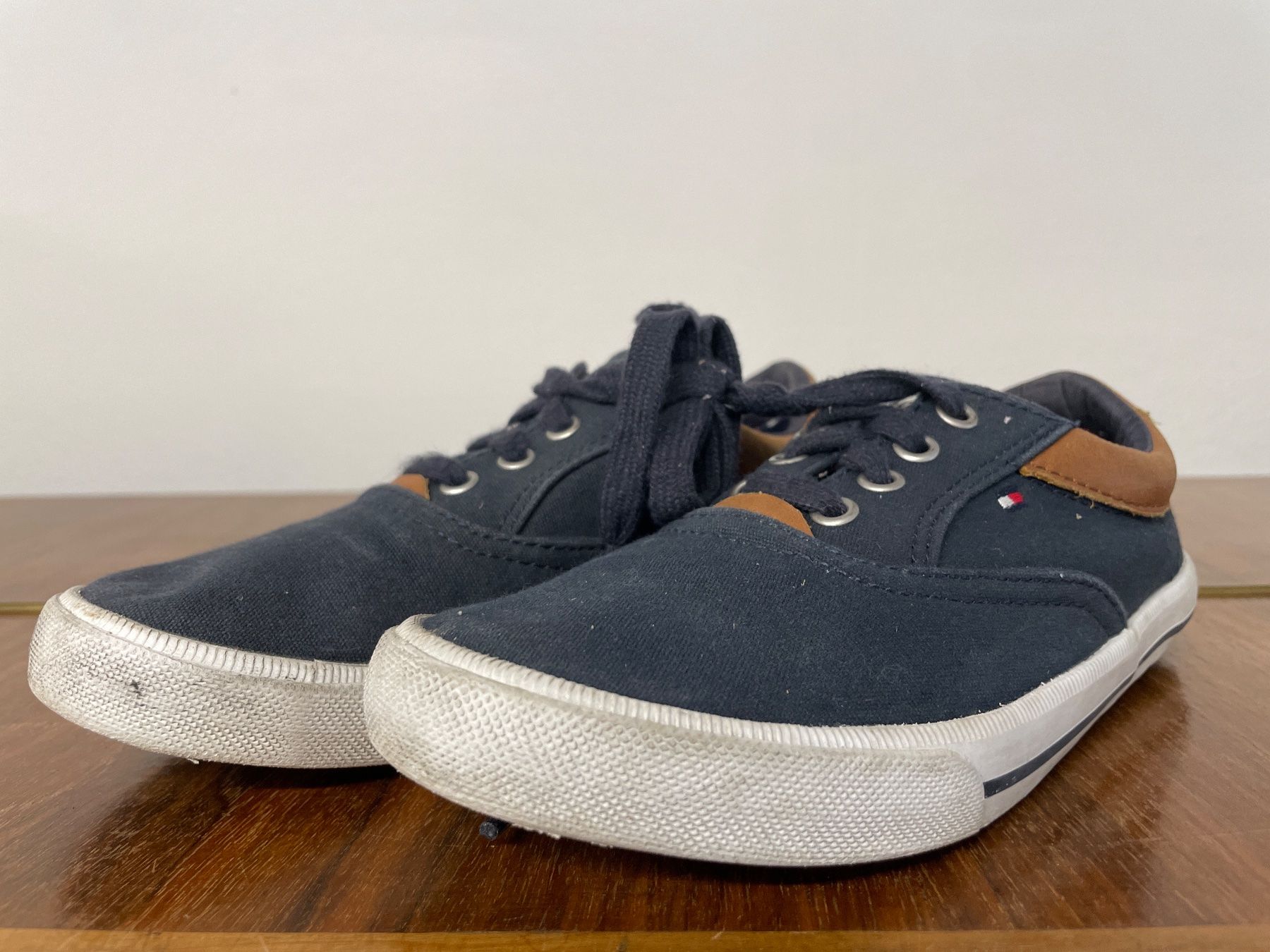 Tommy Hilfiger Scarpe per ragazzi: TOMMY HILFIGER Sneaker Gr. 31 – Usato da Frasnacht venduto da GracyStore