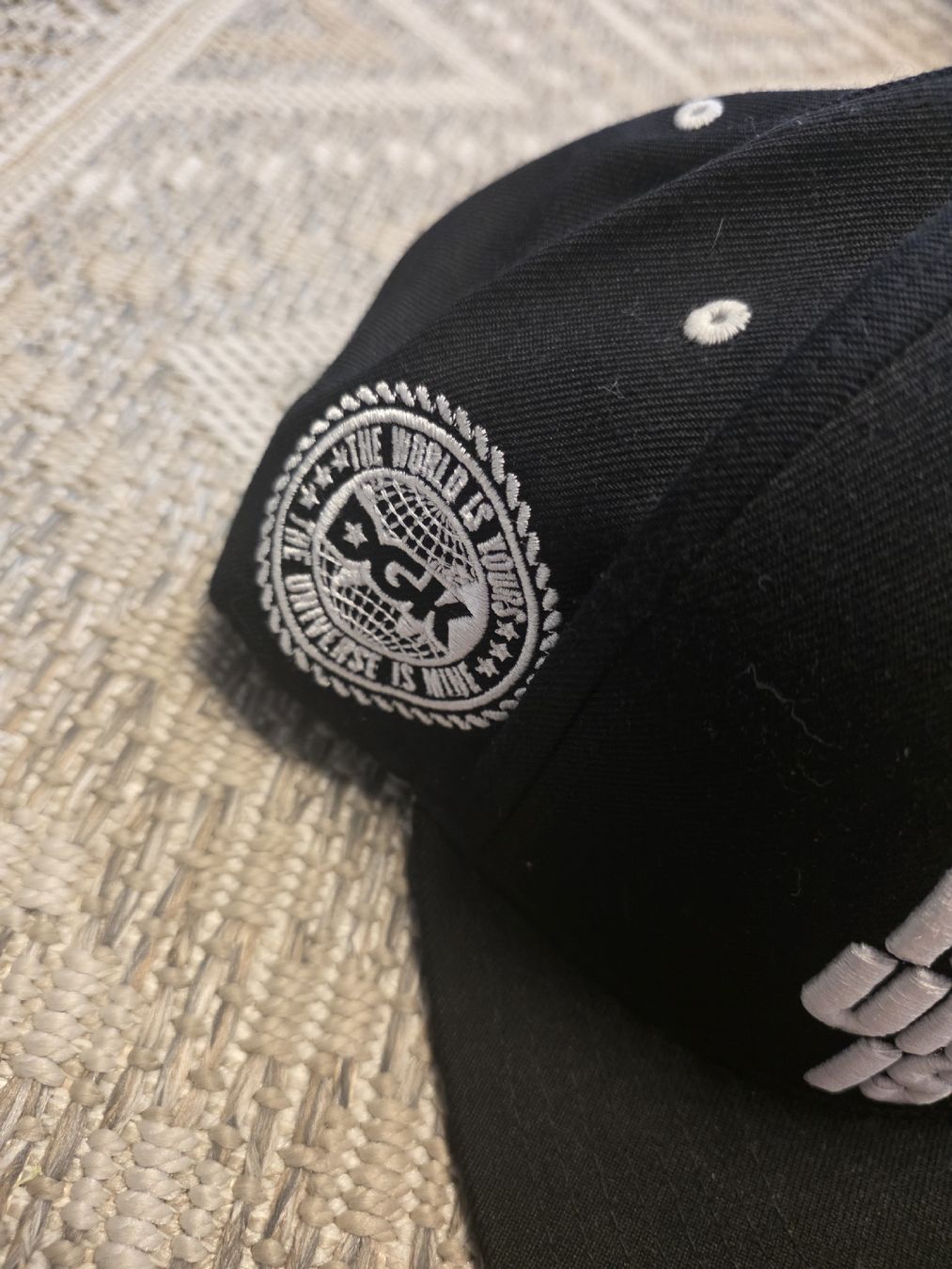 Hüte, Mützen & Caps: DGK Snapback Cap schwarz "World is Yours"  – Gebraucht aus Dorf von Echo_Elements 1