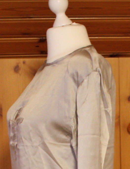 Camicette: Bluse ADVANCE Seide grau/silber Gr. M – Usato da Flüelen venduto da Diversicum-Vintage 4