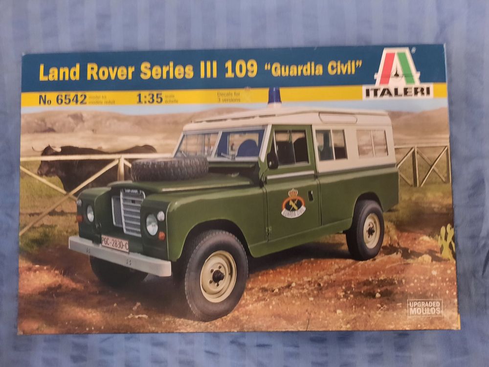 Miniature LAND ROVER DEFENDER 2022 VERT 1/24