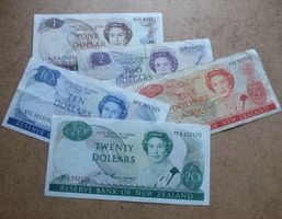 Lot ++ 5 alte Banknoten aus Neuseeland