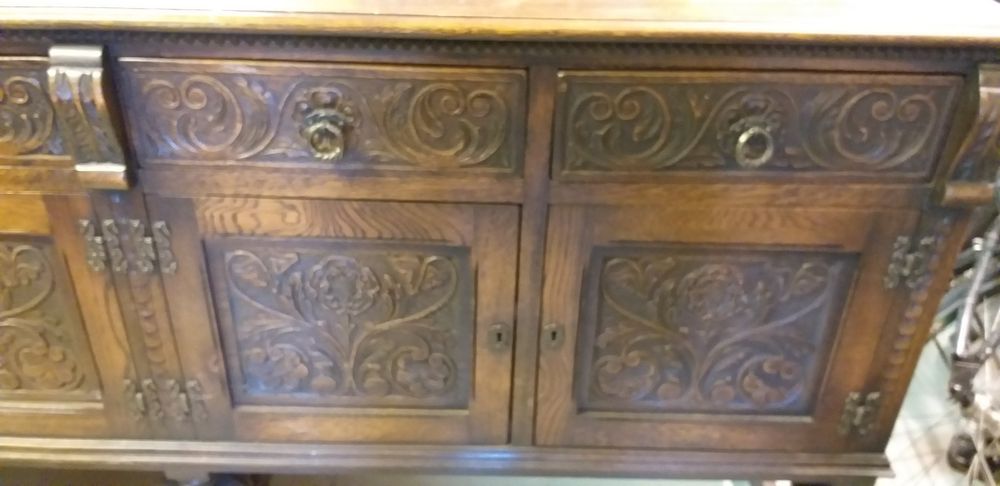 Commodes: Antikes Buffet/Sideboard mit Schnitzereien, massiv 49 – D'occasion à Zürich par Rotstern5 2