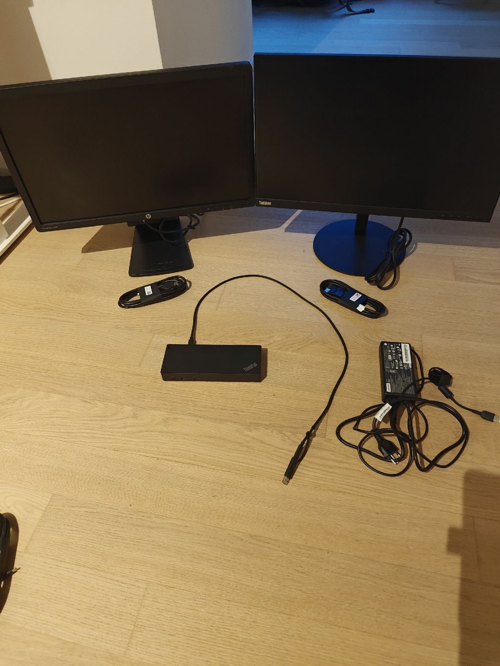 Lenovo Dockingstation: 2 Monitore 25 Zoll mit Dockingstation – Gebraucht aus Wallisellen von mmi_ts65 1
