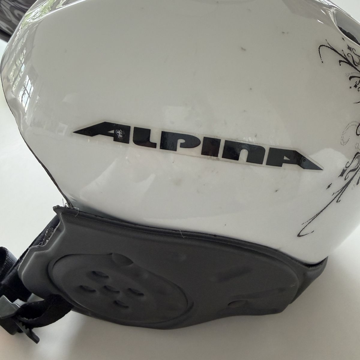 Alpina Casques: Skihelm weiß  – D'occasion à Beromünster par cosmopolitan68 1