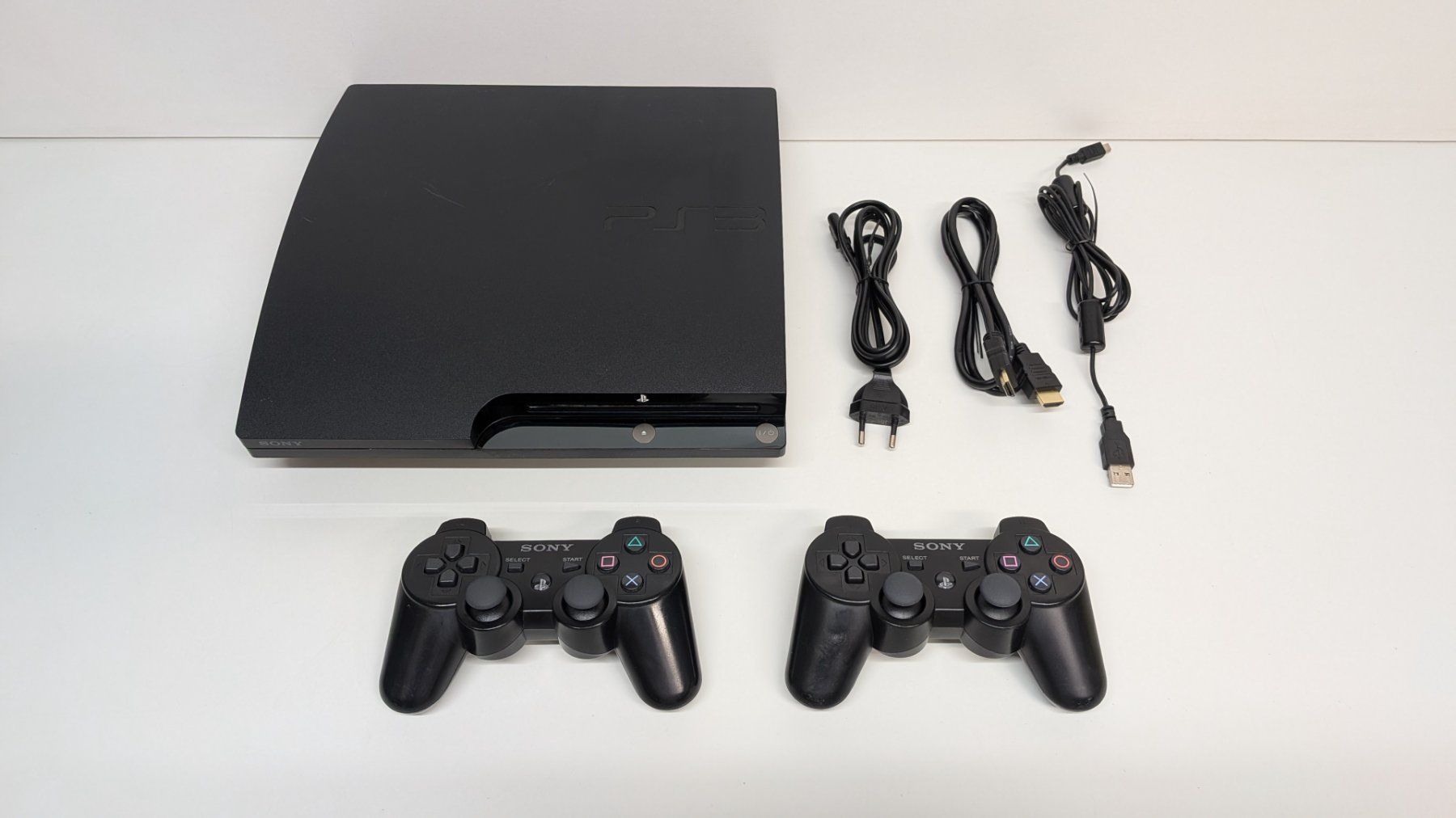 Sony Console: PlayStation 3 Slim mit 2 Controller – Usato da Menziken venduto da mame18