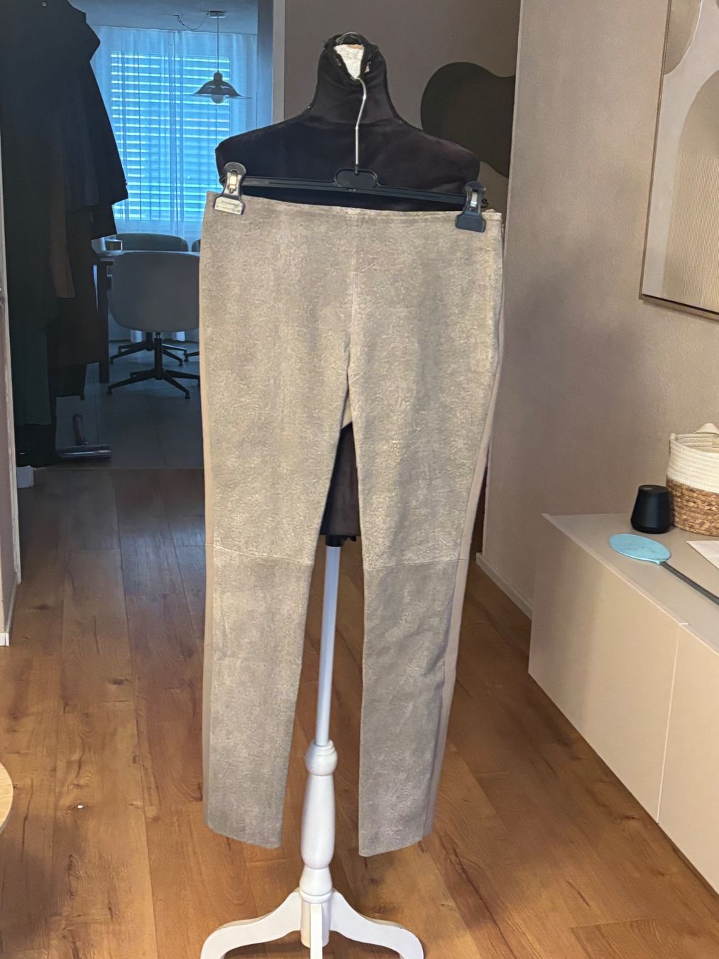 Akris Pantaloni: Akris Hose 100% Lammleder – Usato da St. Margrethen SG venduto da dijanaO 2